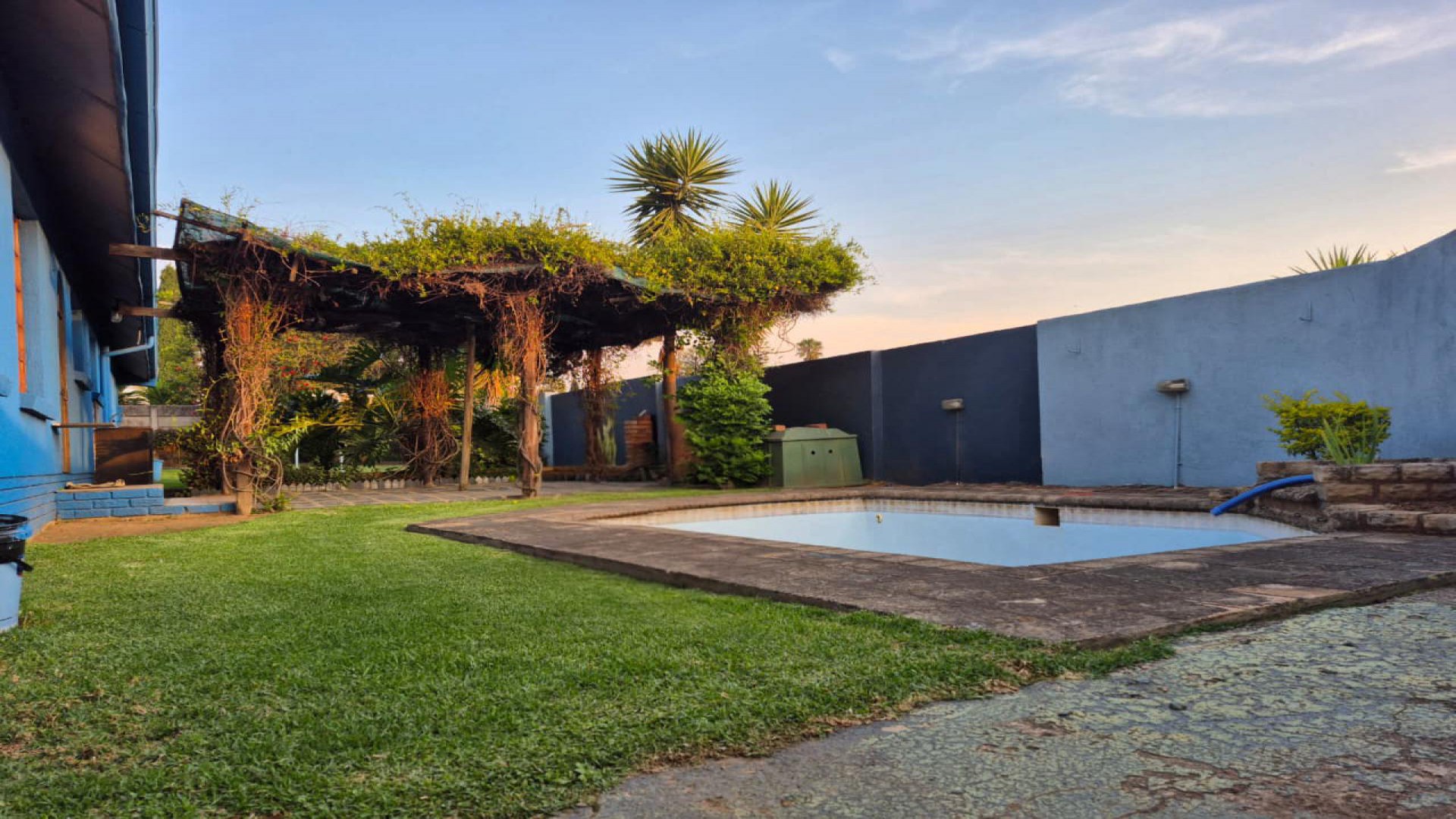 Swimming Pool of property in Crystal Park