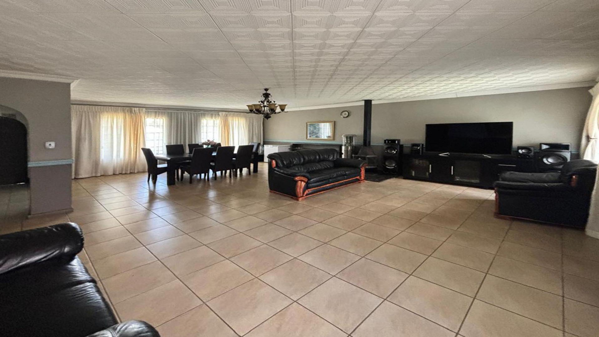 Lounges - 42 square meters of property in Crystal Park