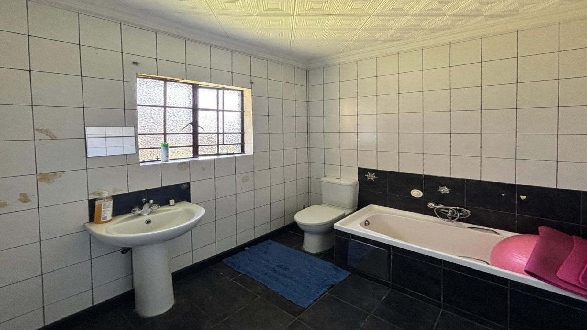 Main Bathroom - 8 square meters of property in Crystal Park