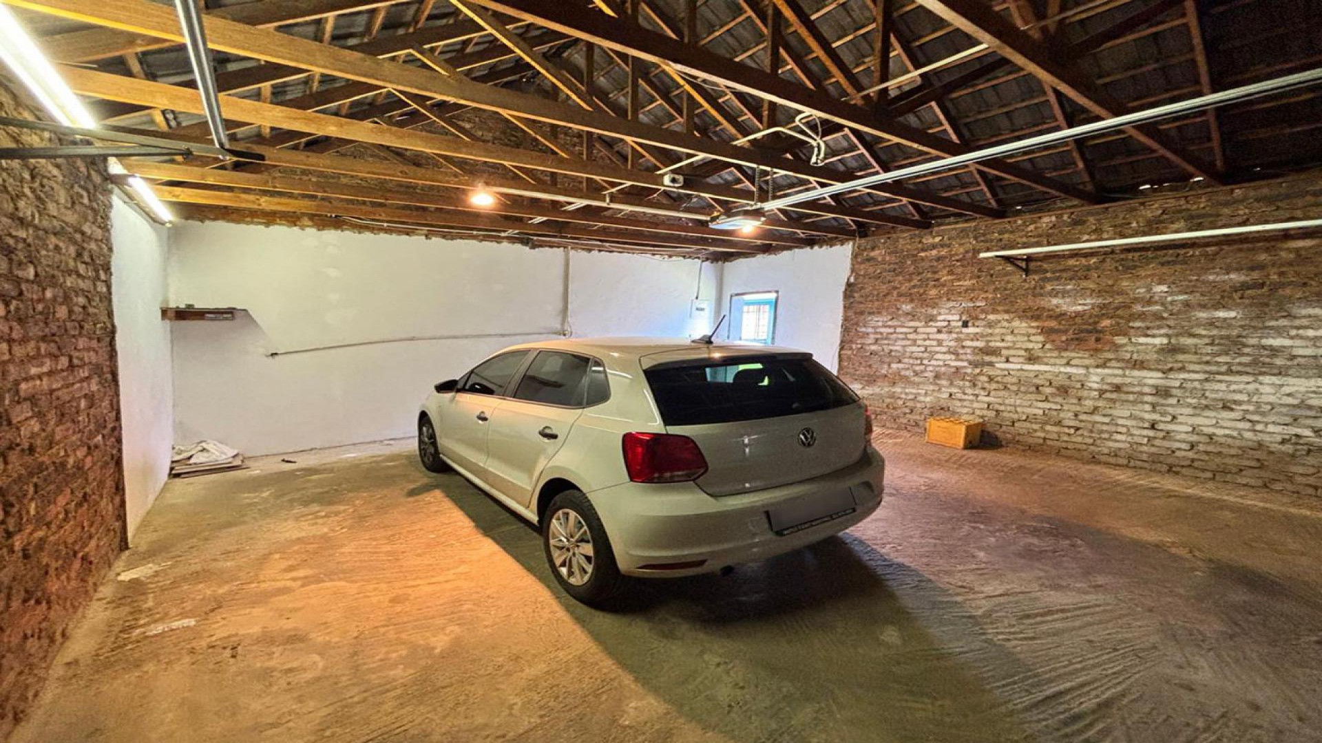 Garage - 41 square meters of property in Crystal Park