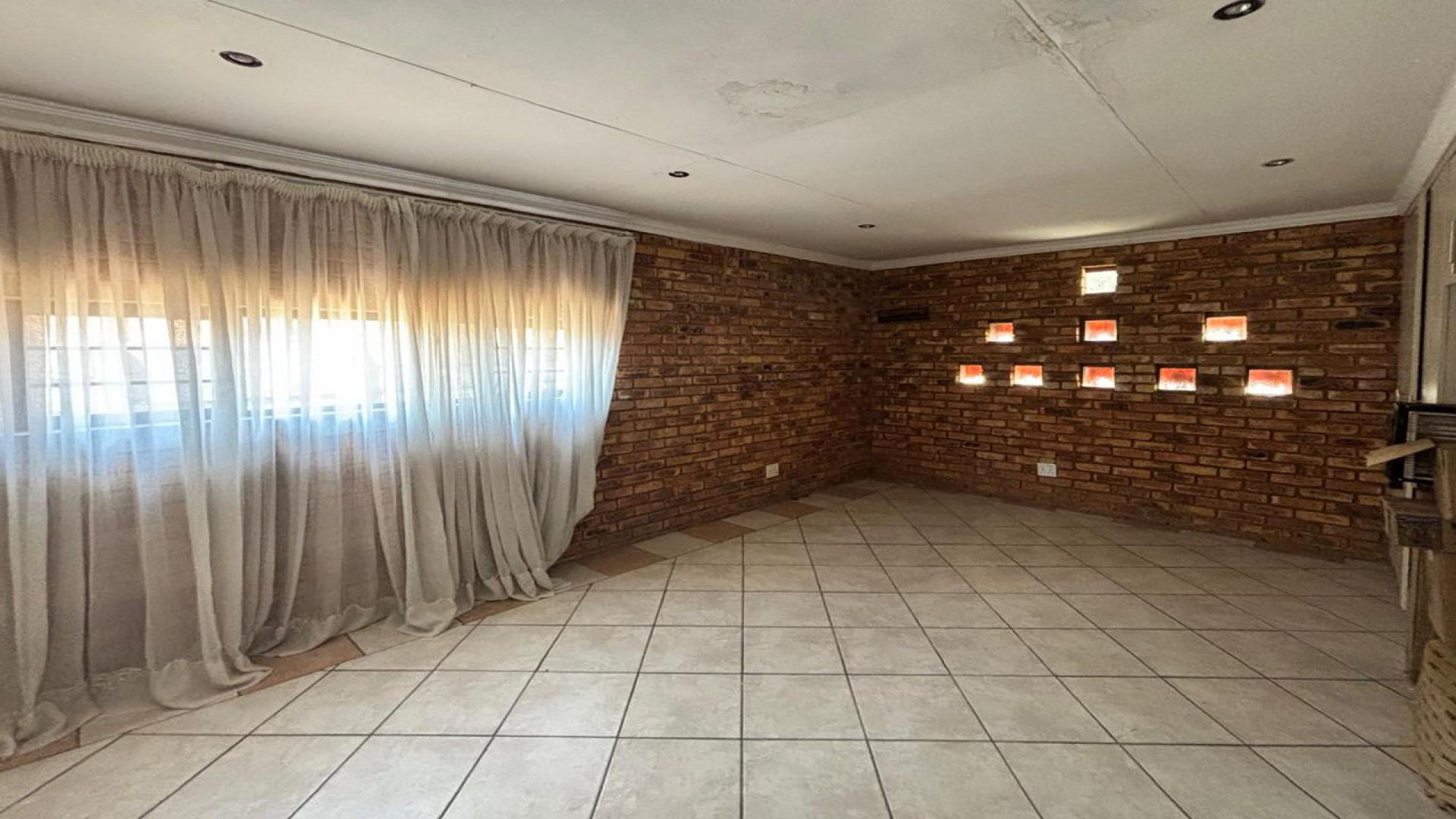 Spaces - 36 square meters of property in Crystal Park