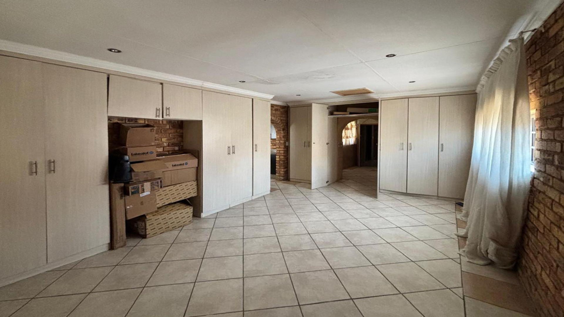 Spaces - 36 square meters of property in Crystal Park