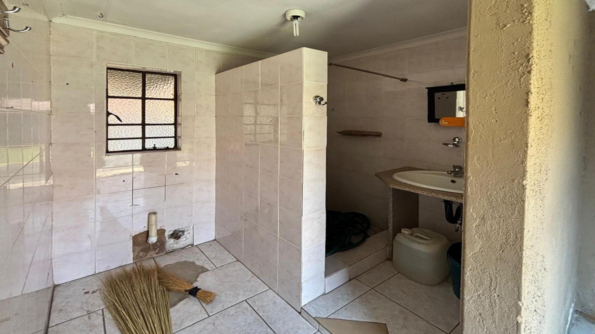 Bathroom 3+ - 4 square meters of property in Crystal Park