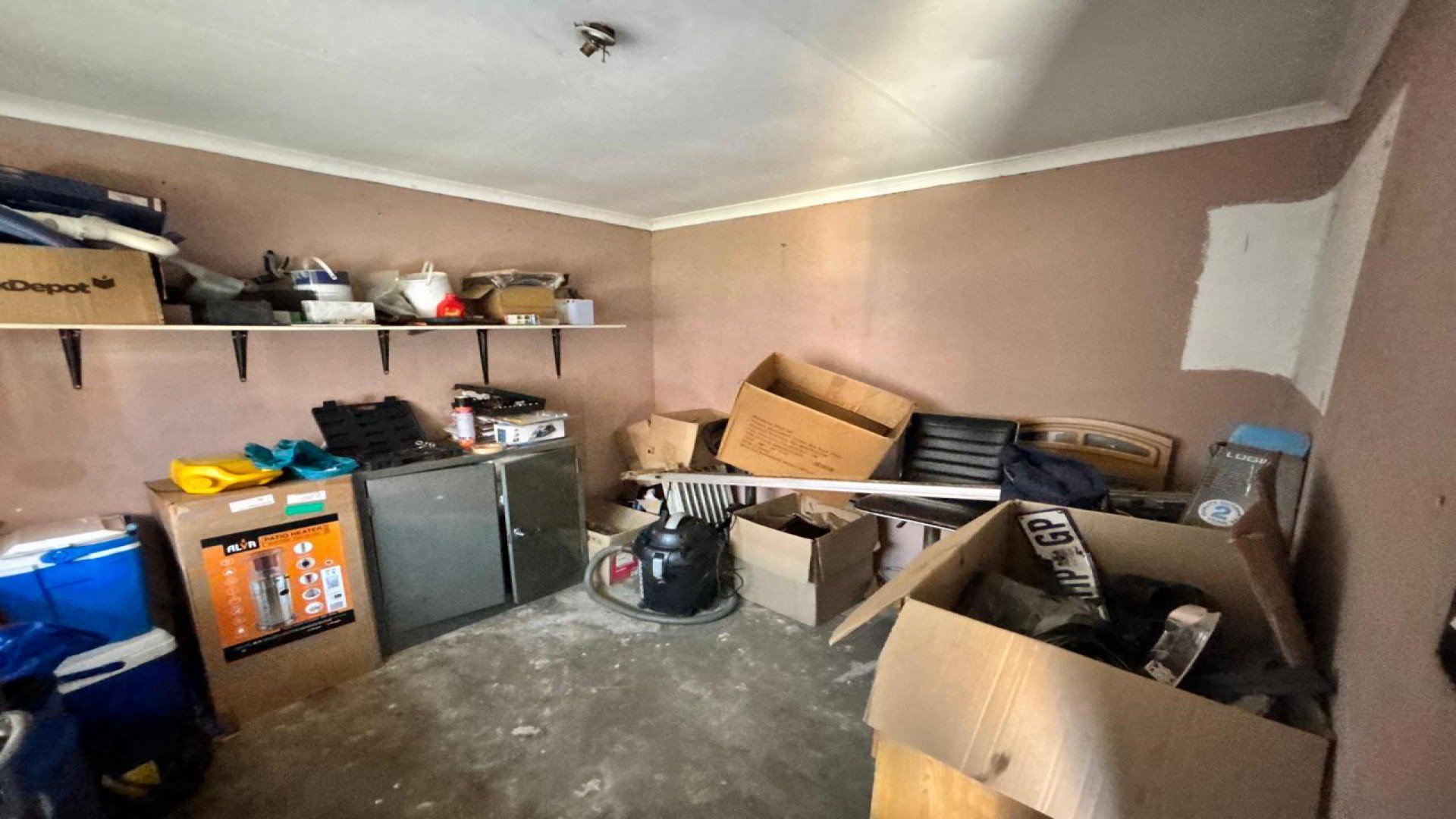 Store Room - 9 square meters of property in Crystal Park