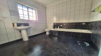 Bathroom 2 of property in Crystal Park