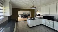 Kitchen - 31 square meters of property in Crystal Park