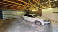 Garage - 41 square meters of property in Crystal Park