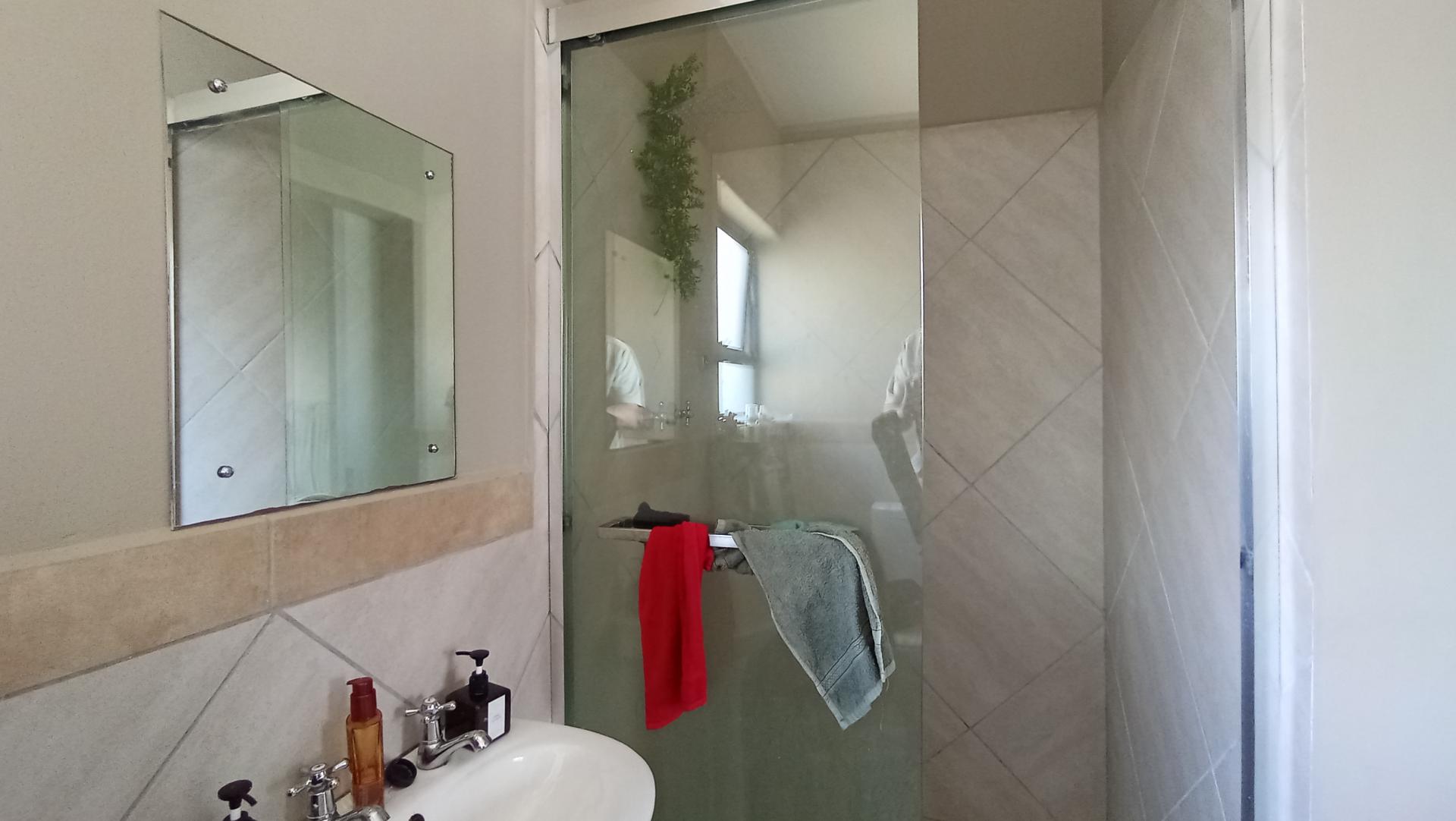 Bathroom 1 - 5 square meters of property in Glen Austin AH (Midrand)
