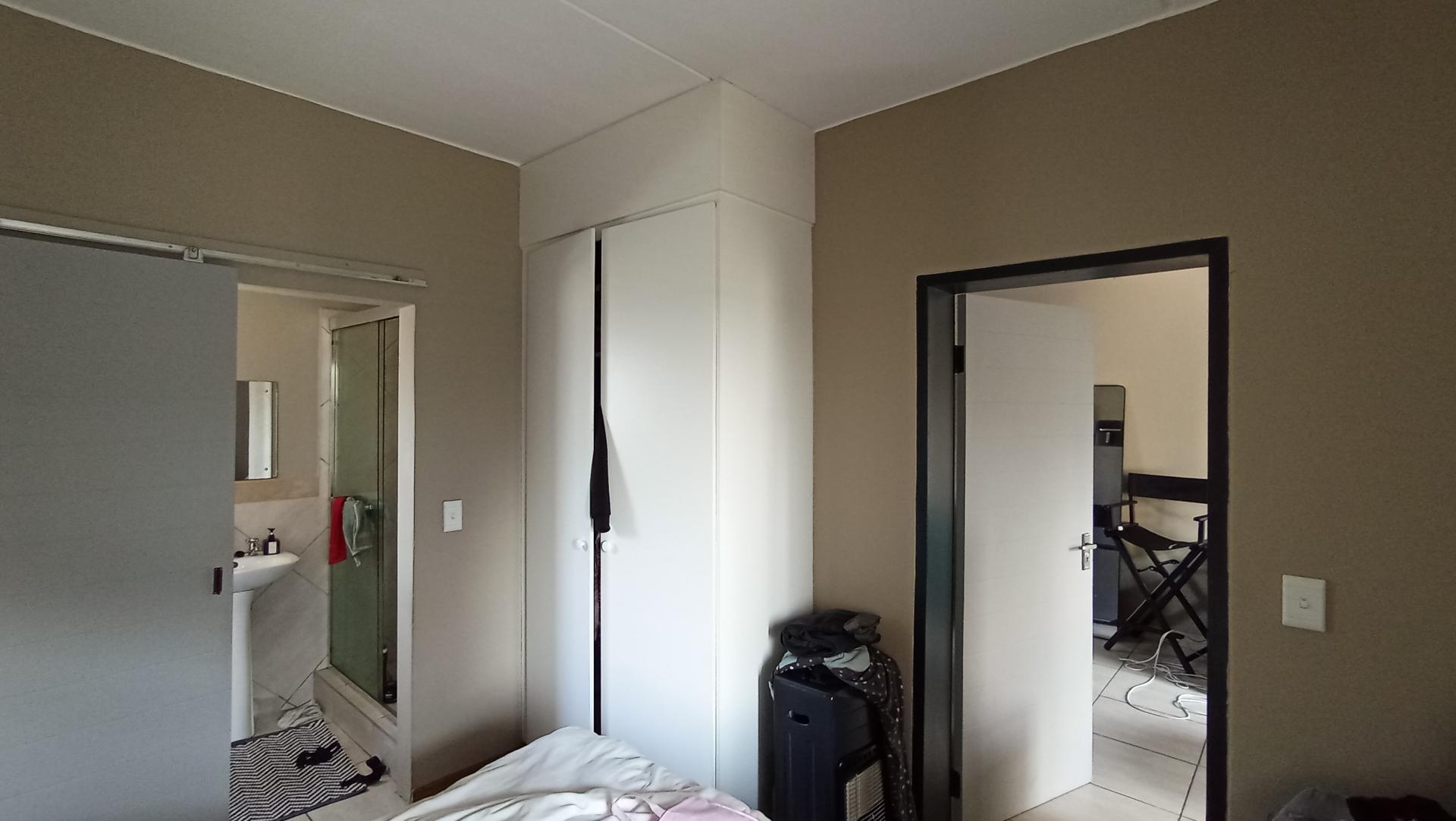 Bed Room 1 - 12 square meters of property in Glen Austin AH (Midrand)