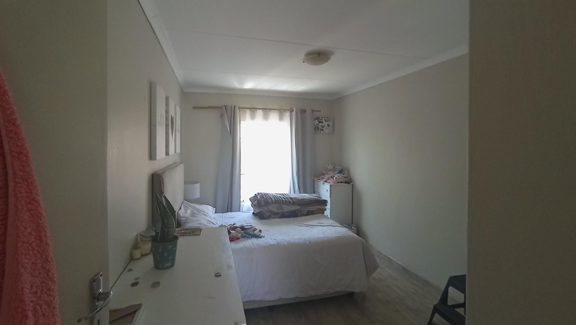 Bed Room 1 - 18 square meters of property in Newmark Estate