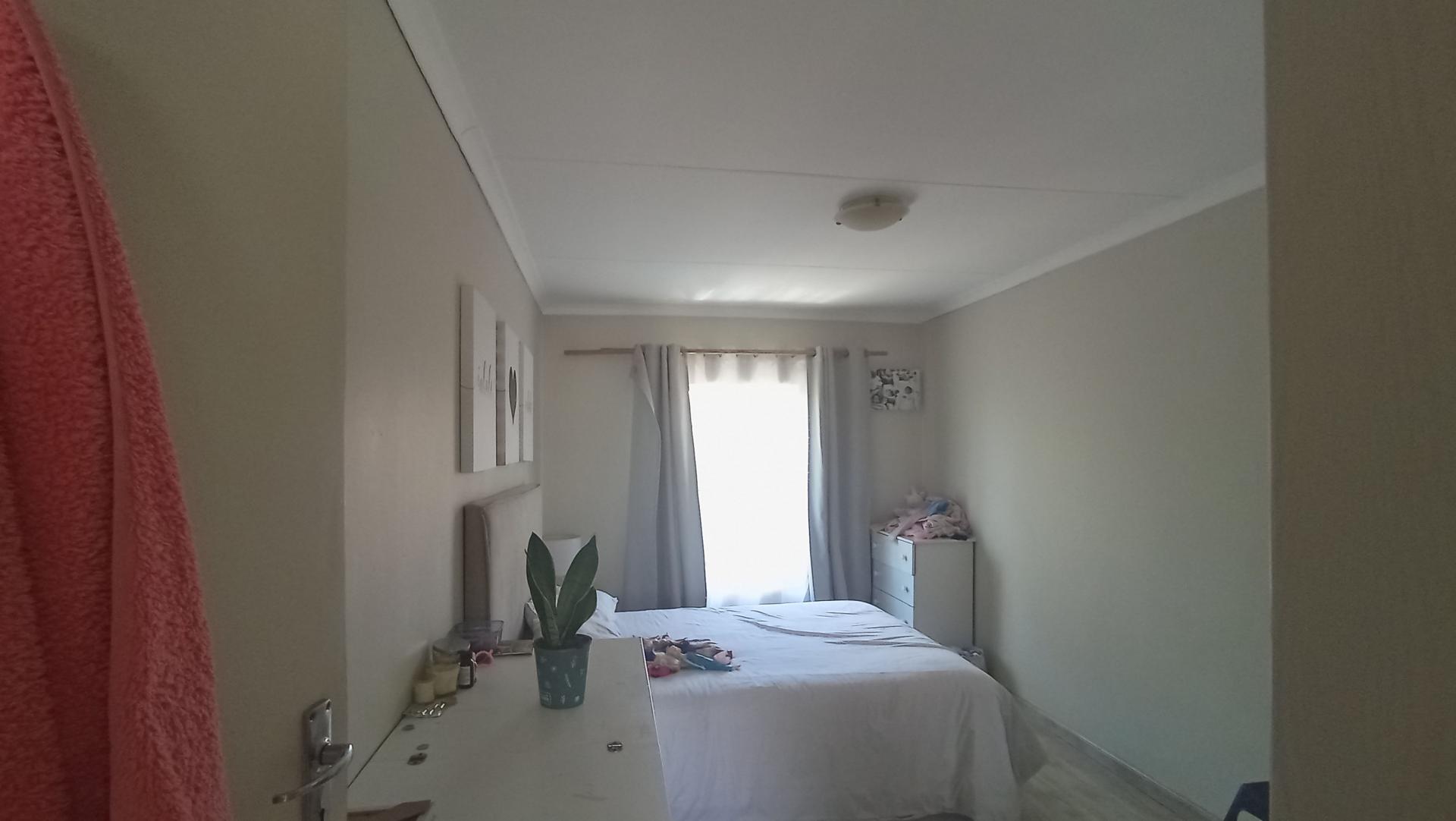 Bed Room 1 - 18 square meters of property in Newmark Estate