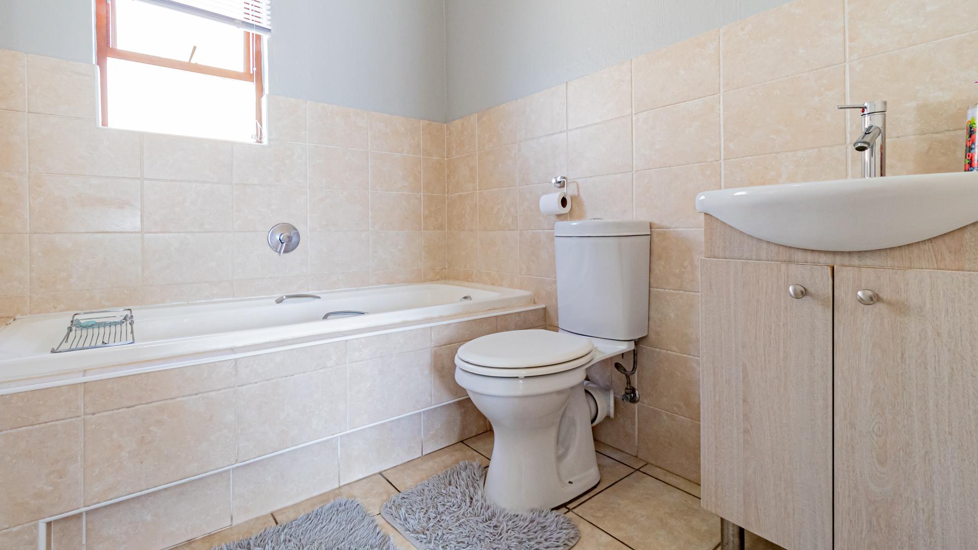 Bathroom 1 of property in Randpark Ridge