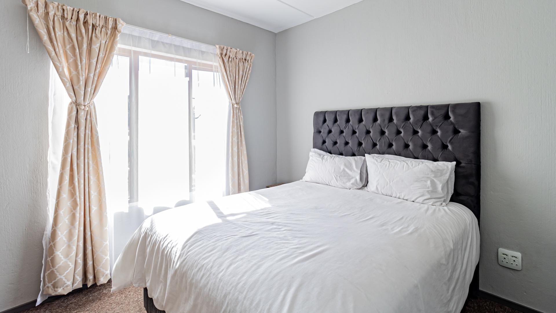 Bed Room 2 of property in Randpark Ridge