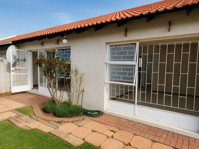2 Bedroom Simplex for Sale For Sale in Langenhoven Park - MR723318