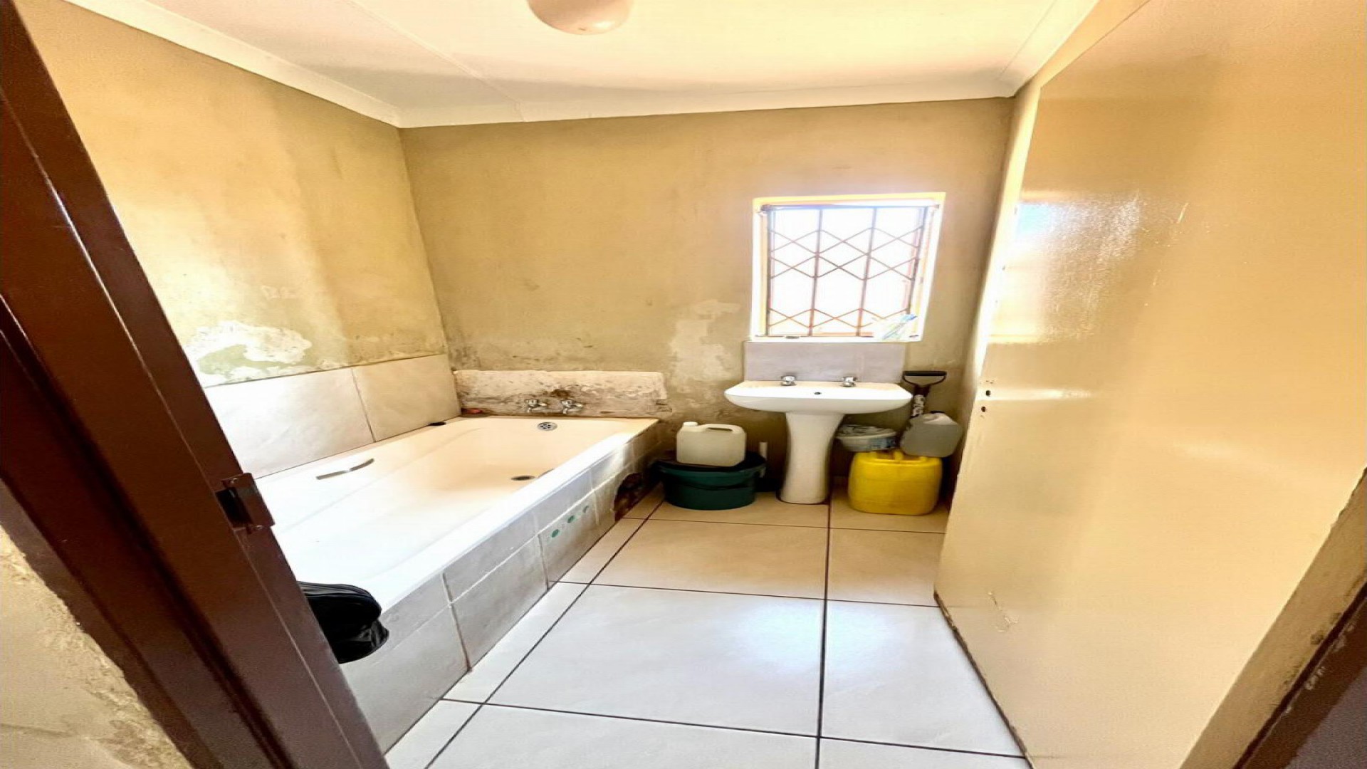 Bathroom 1 of property in Westonaria