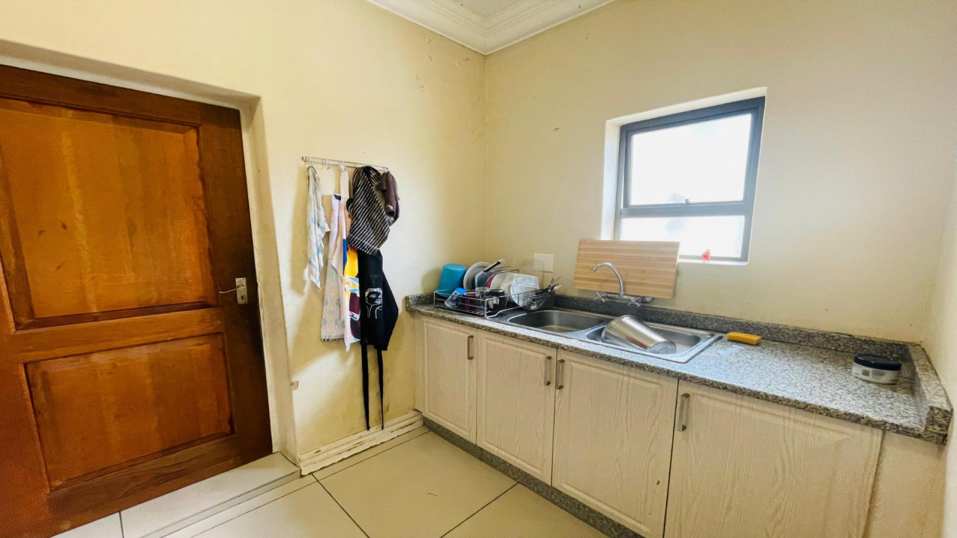 Kitchen of property in Sagewood