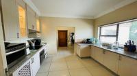 Kitchen of property in Sagewood