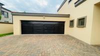 Garage of property in Sagewood