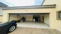 Garage of property in Sagewood