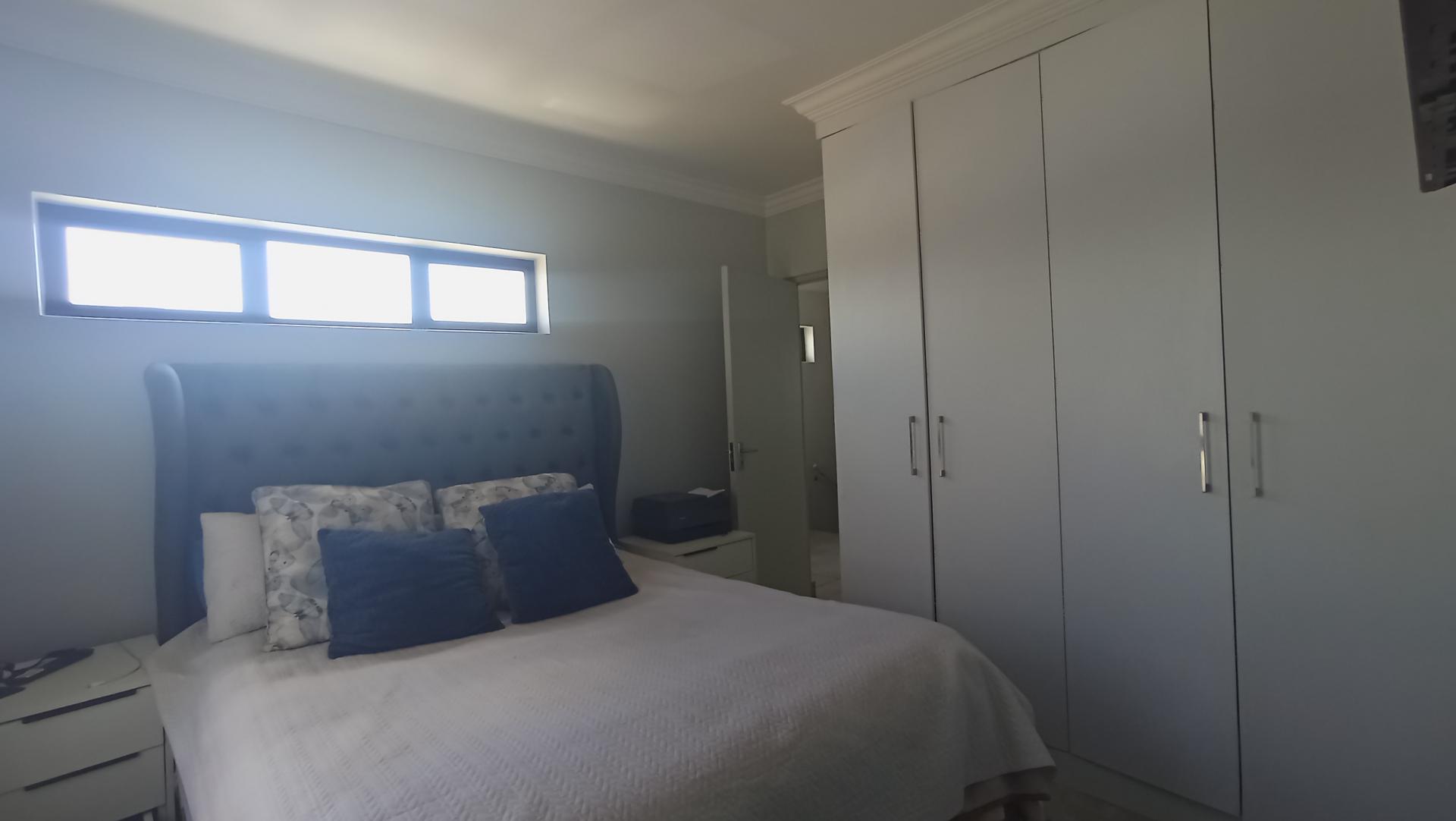 Main Bedroom of property in Rua Vista