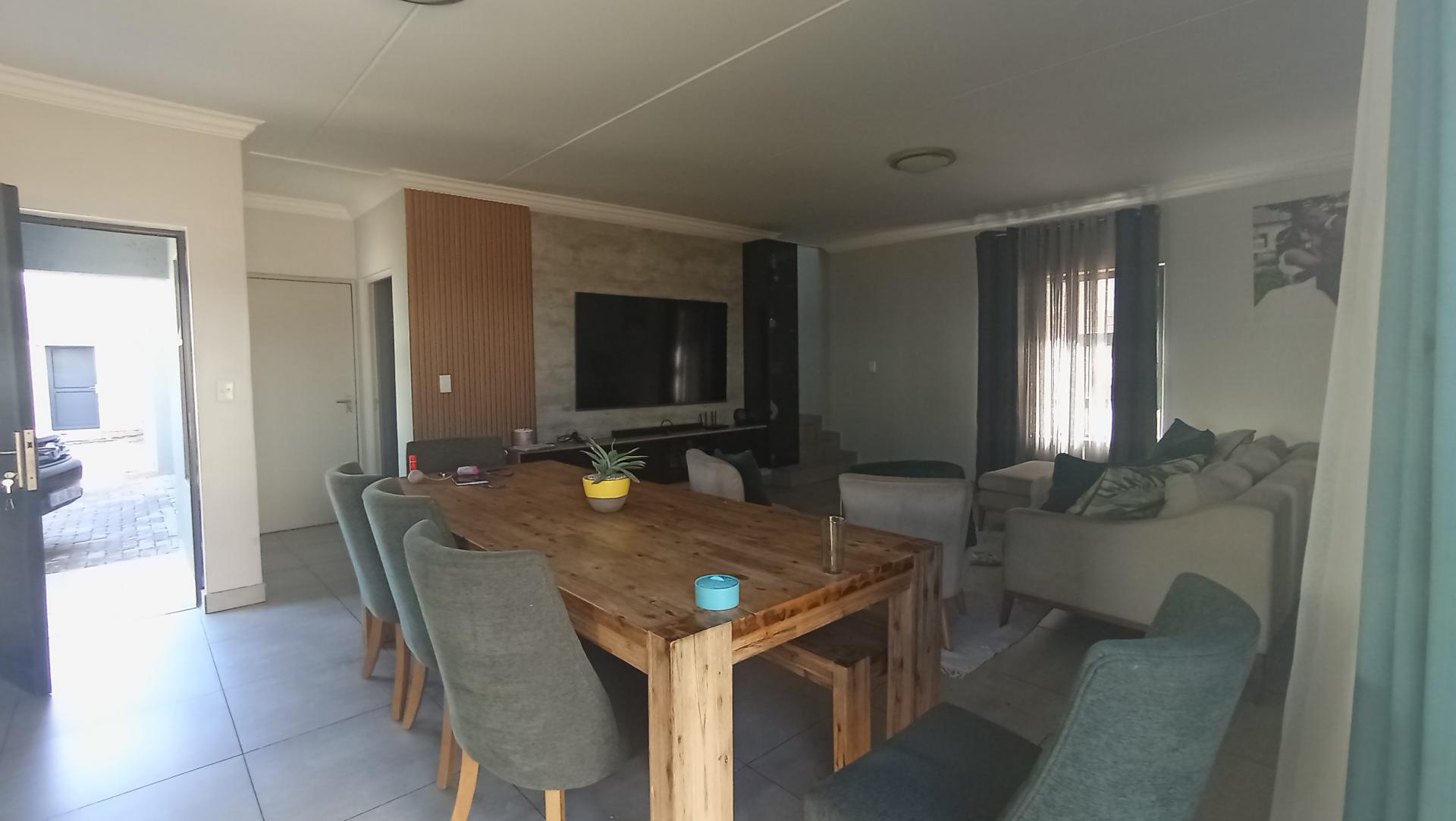 Dining Room - 17 square meters of property in Rua Vista