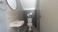 Bathroom 3+ - 4 square meters of property in Rua Vista