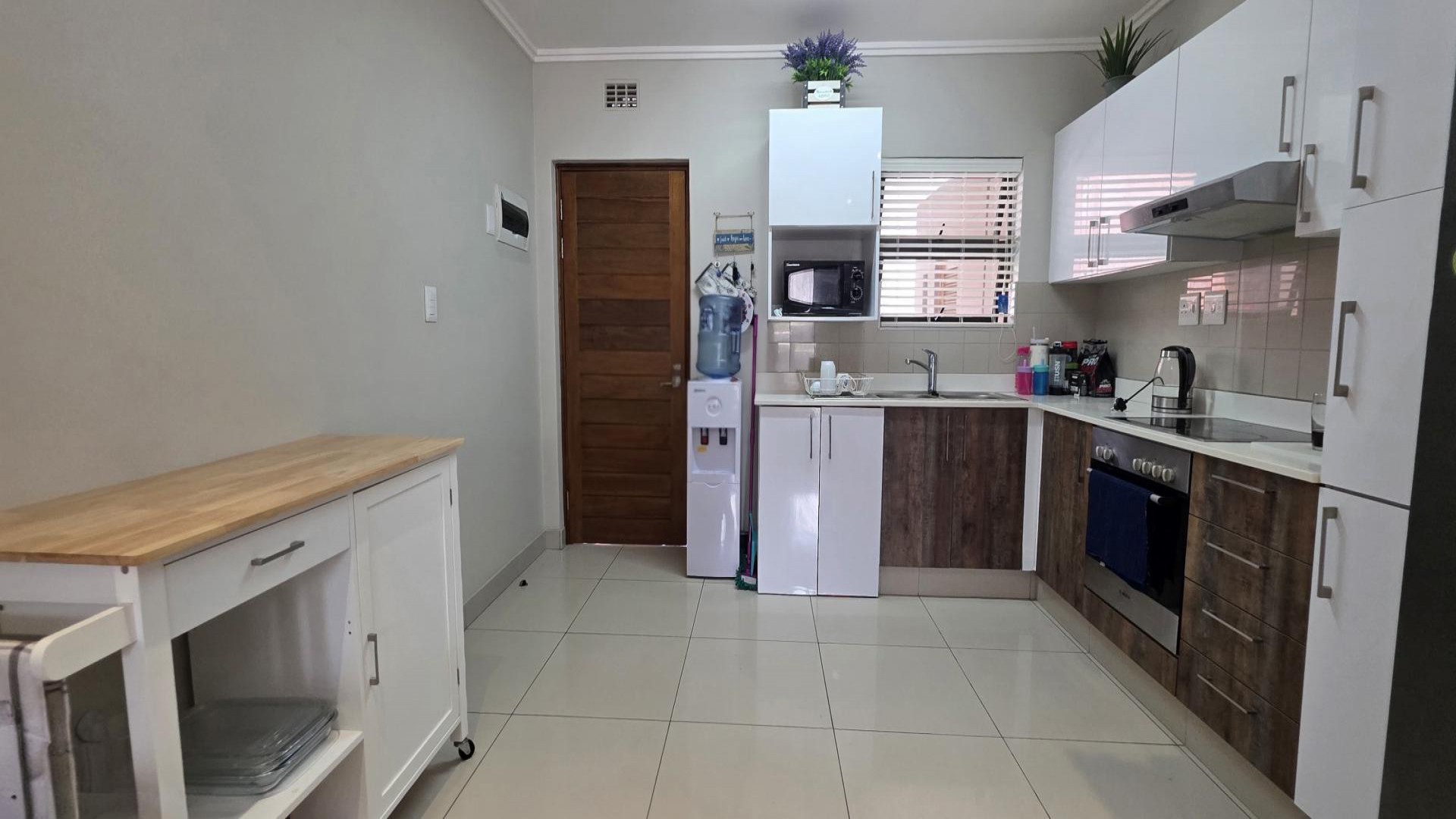 Kitchen of property in Umhlanga Ridge