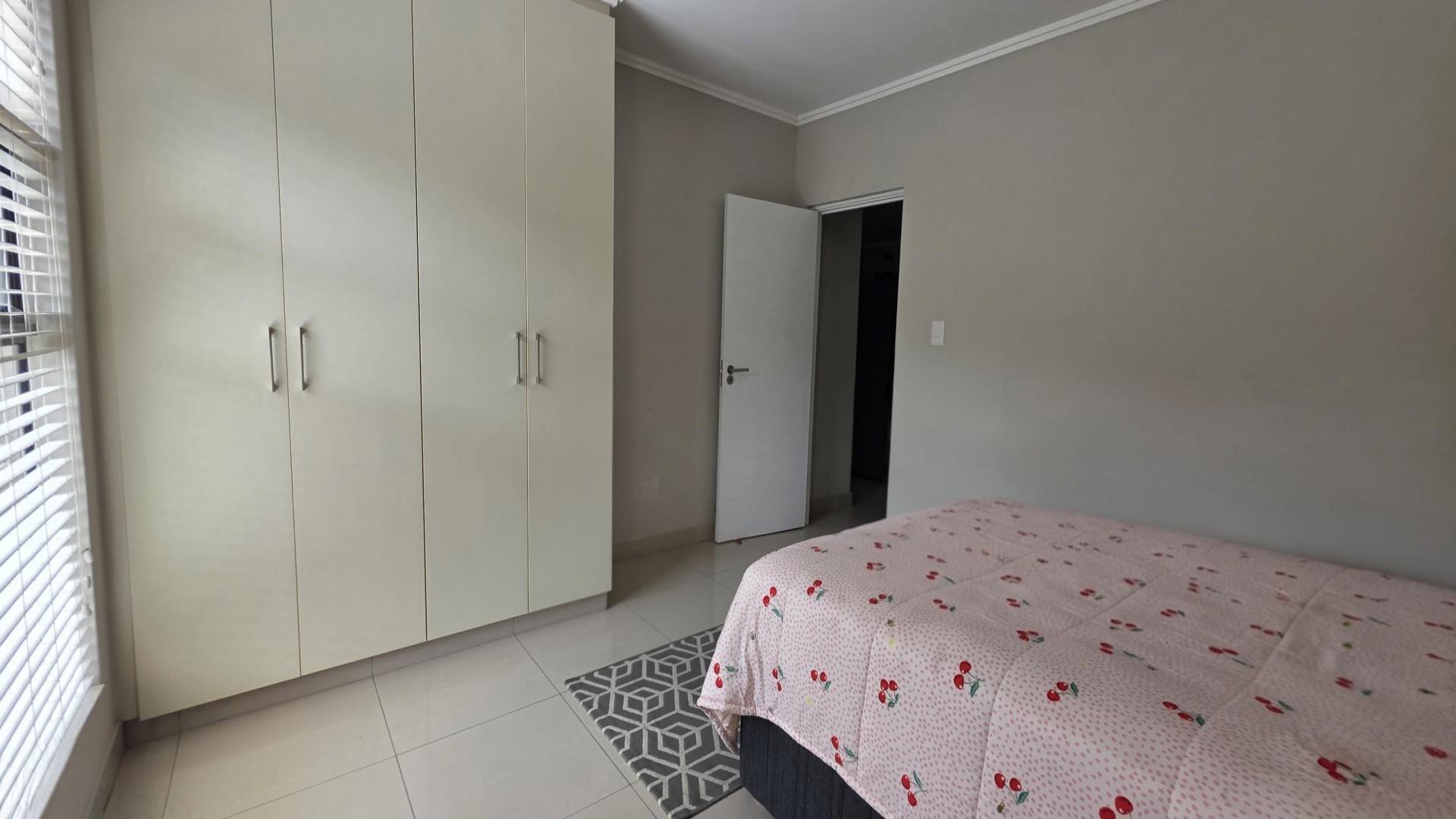 Bed Room 1 of property in Umhlanga Ridge