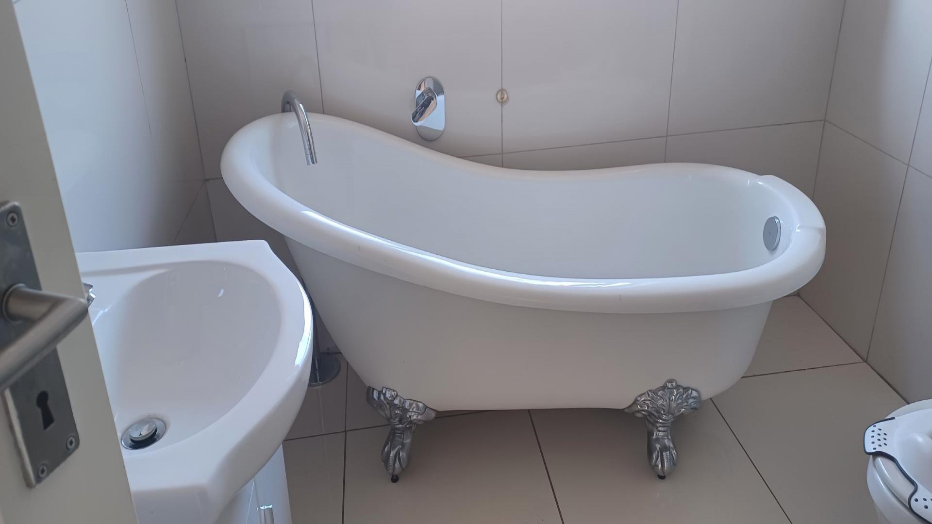 Bathroom 1 of property in Beverley