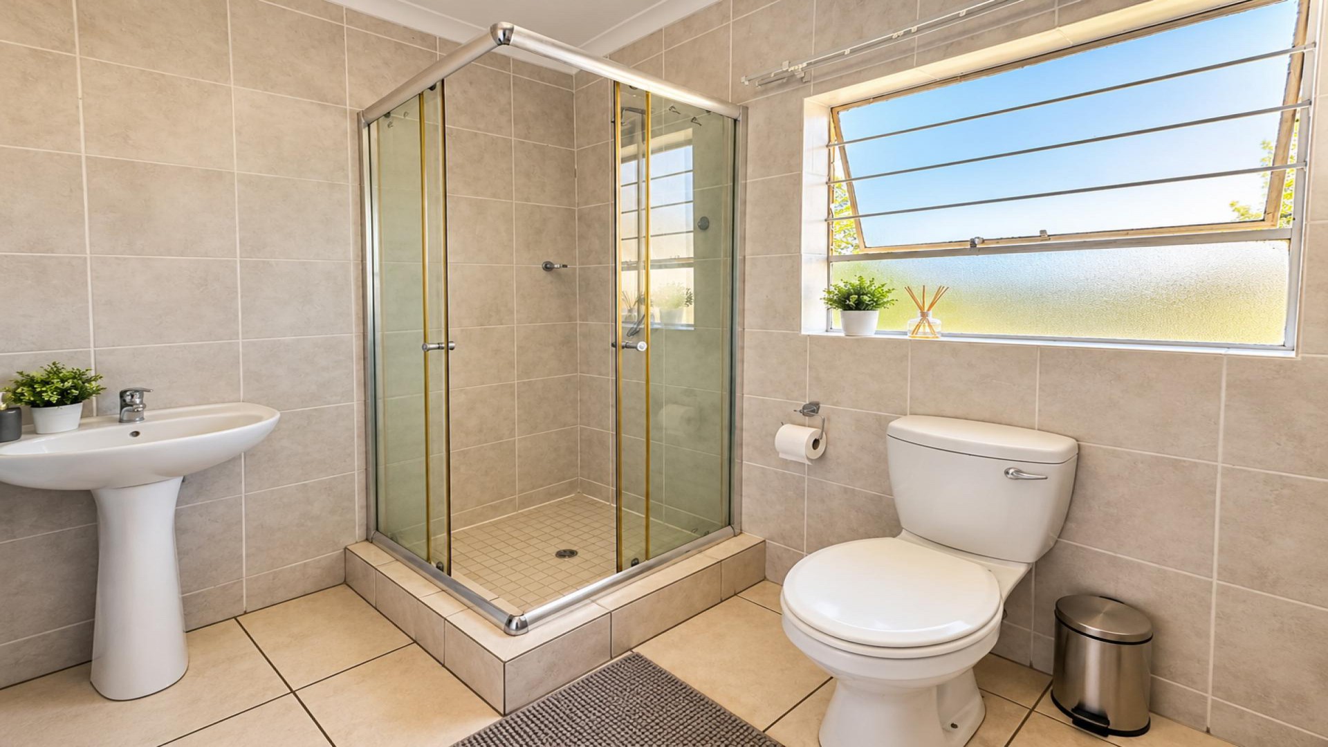 Bathroom 1 of property in Honey Park