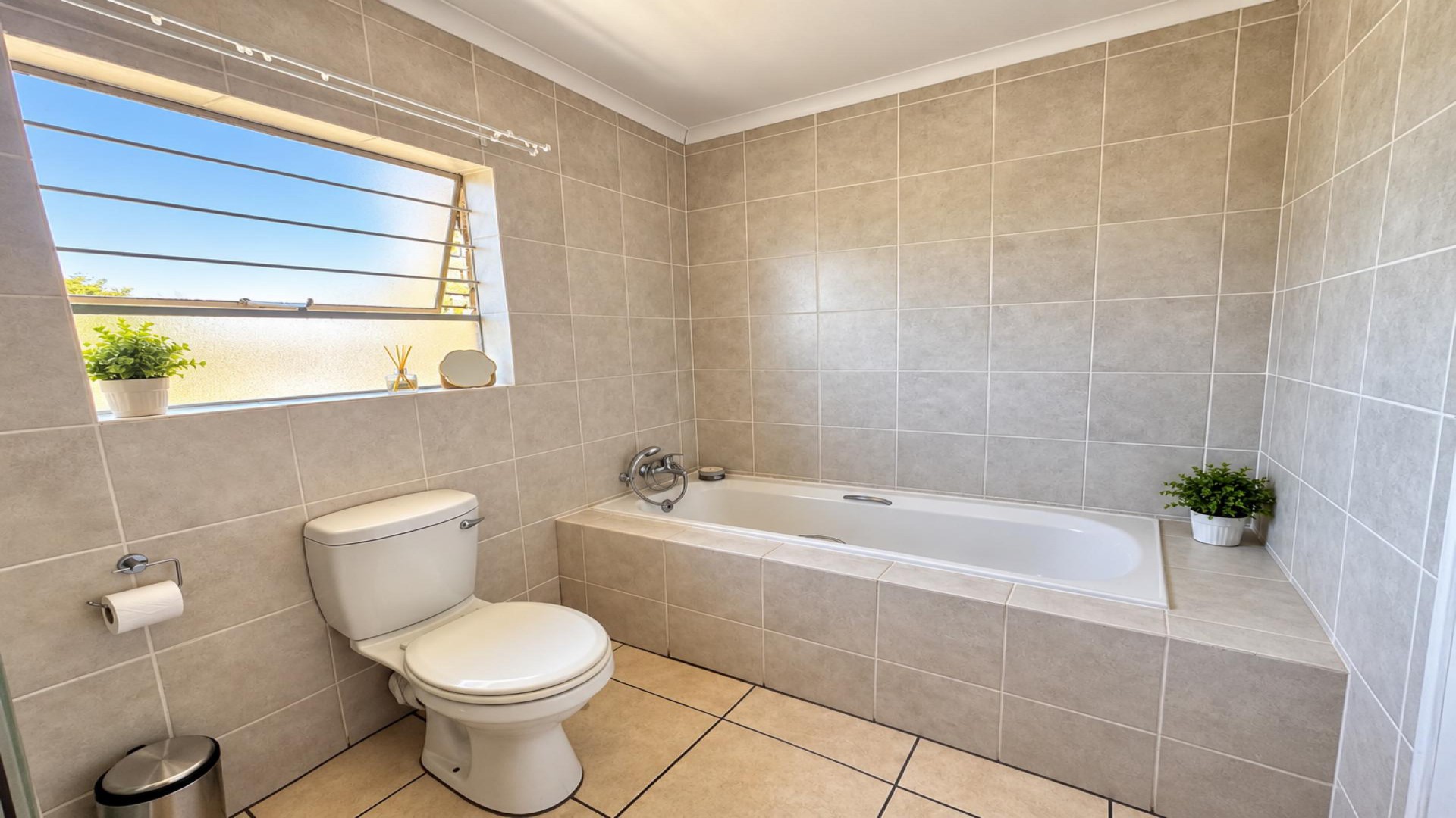 Bathroom 1 of property in Honey Park