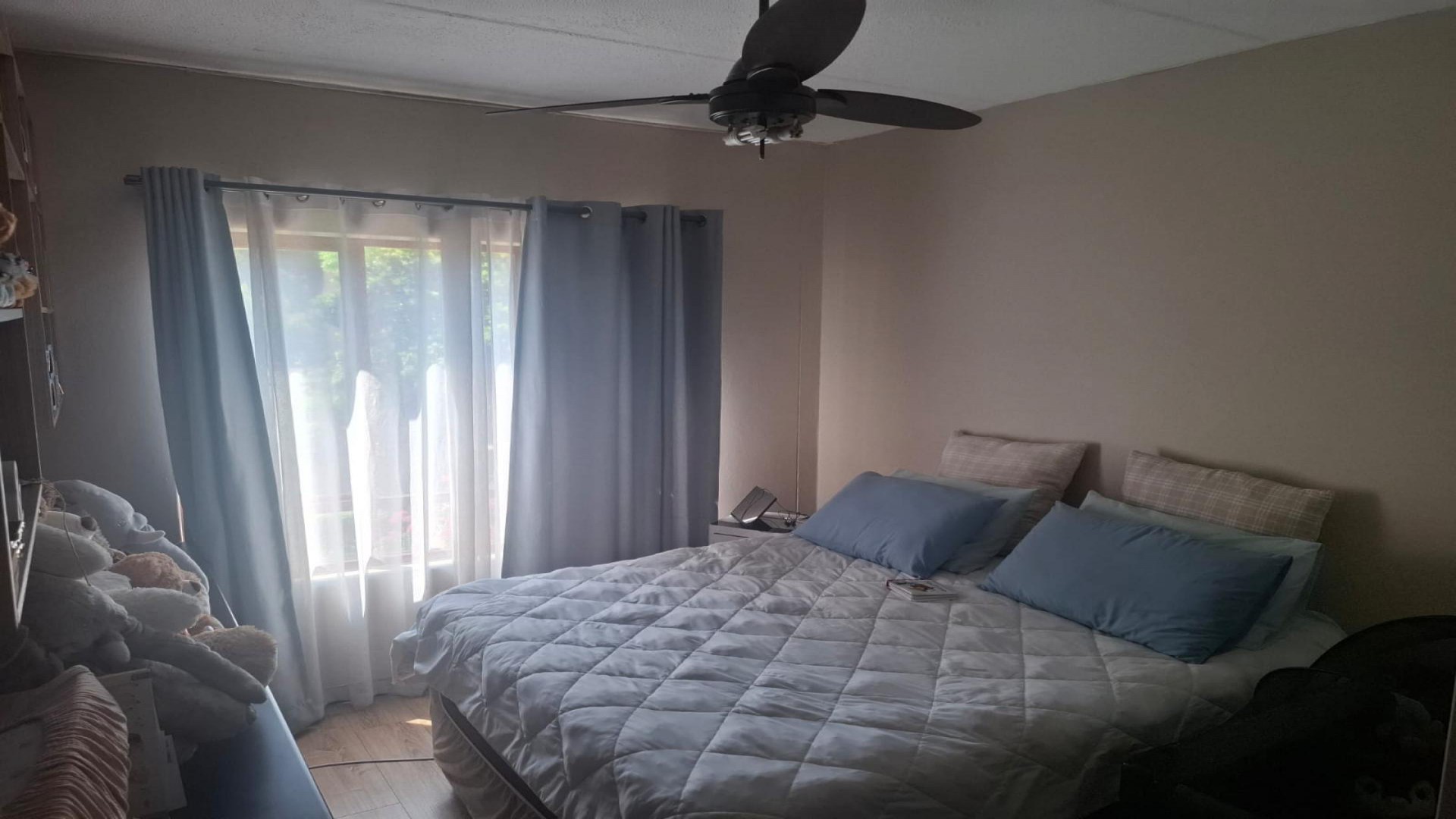 Bed Room 1 of property in Lone Hill