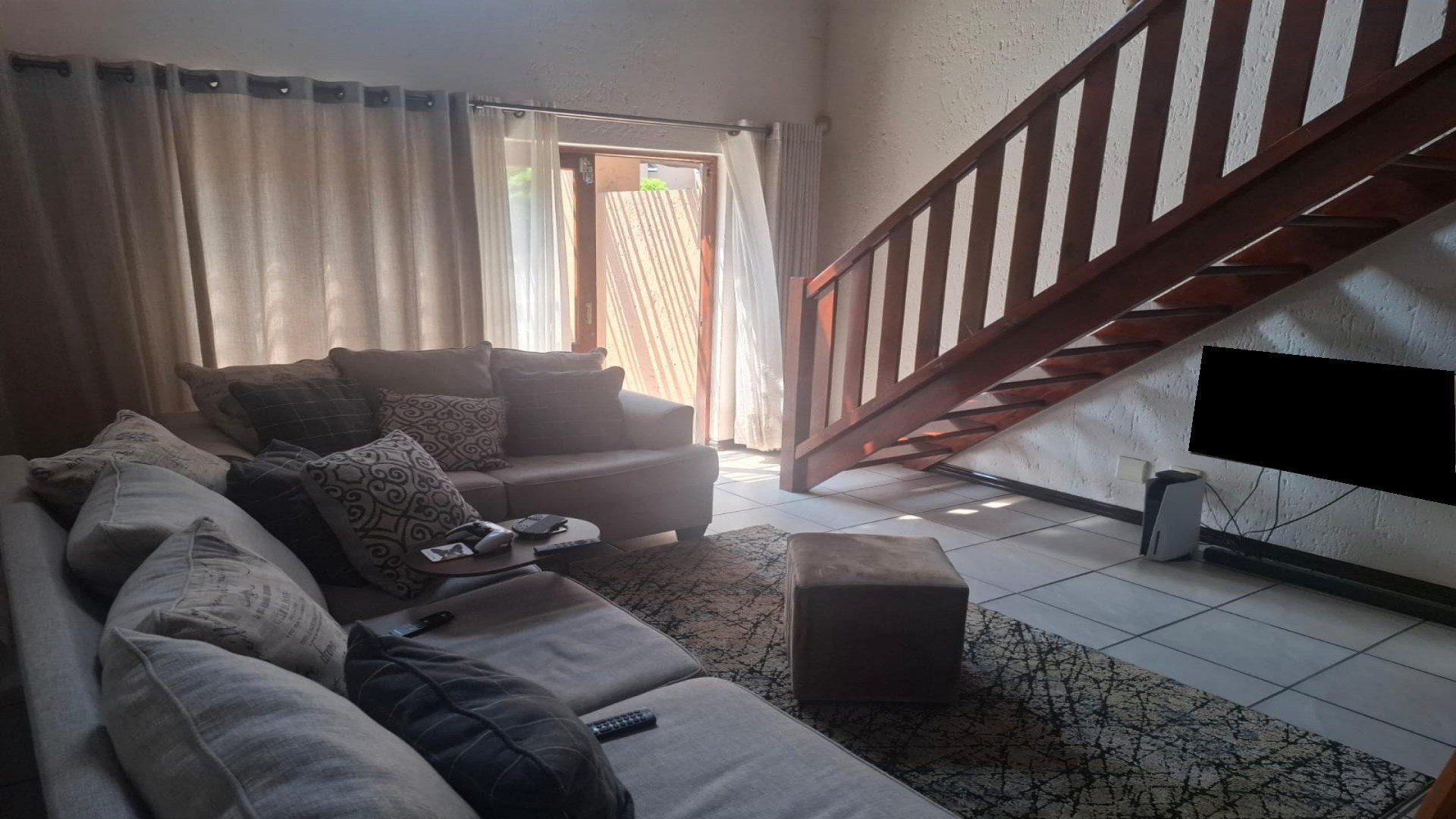 Lounges of property in Lone Hill