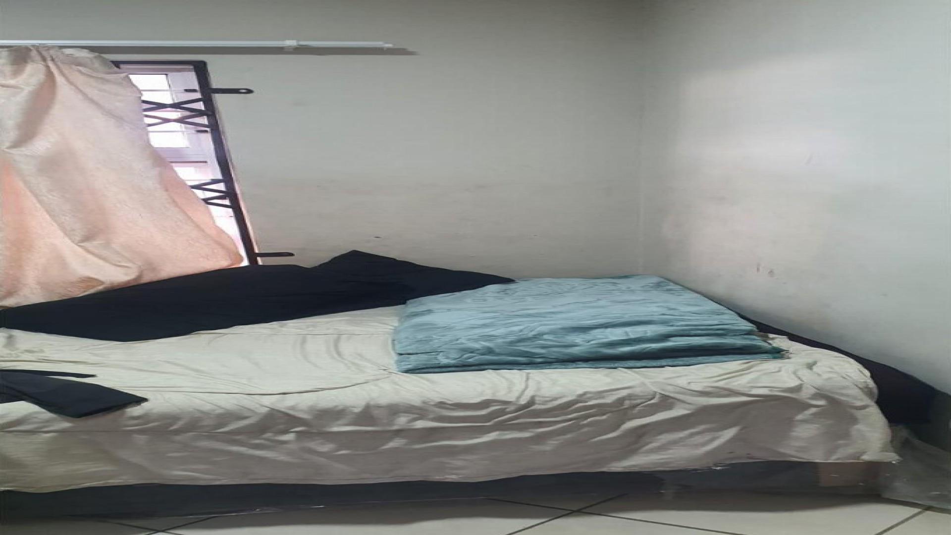 Bed Room 1 - 12 square meters of property in Kirkney