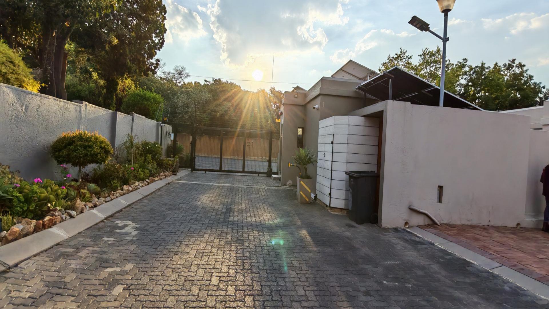 Front View of property in Sunninghill