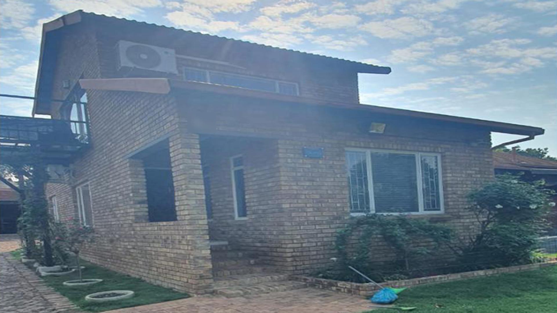 Front View of property in Melodie