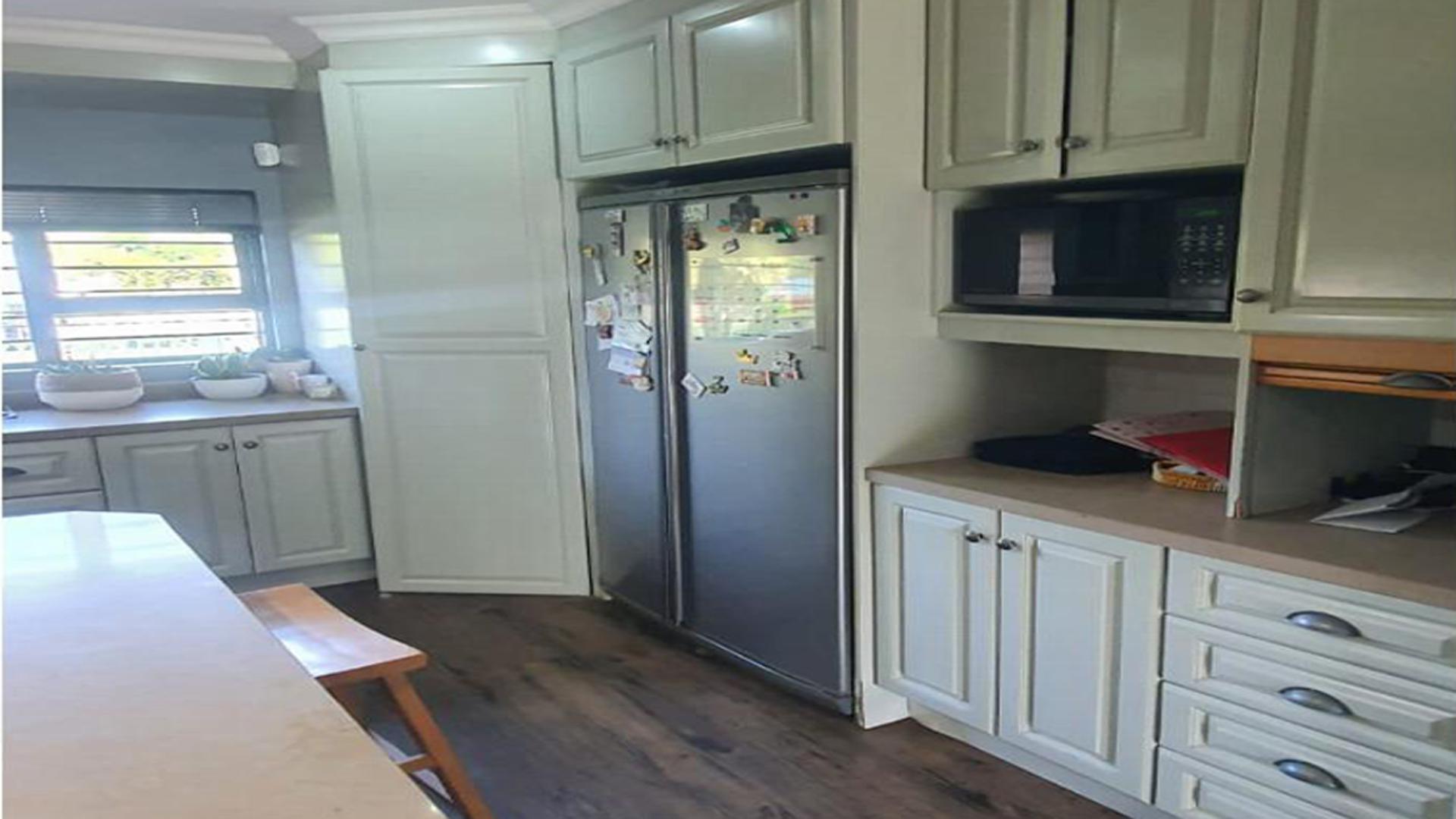 Kitchen of property in Melodie