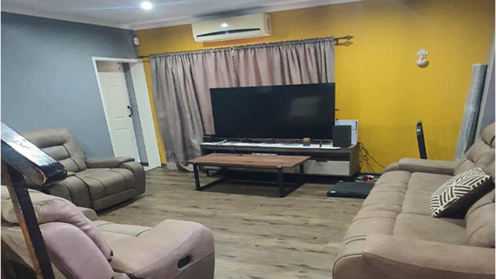Lounges of property in Melodie