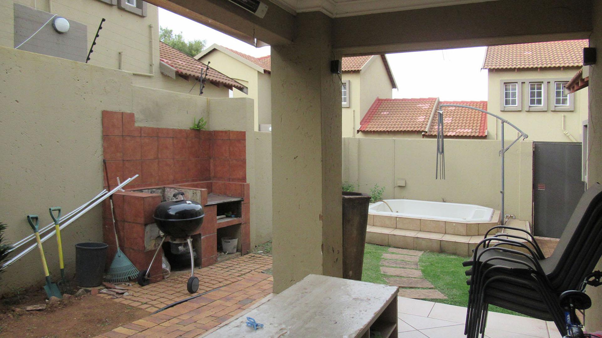 Patio - 8 square meters of property in Willowbrook