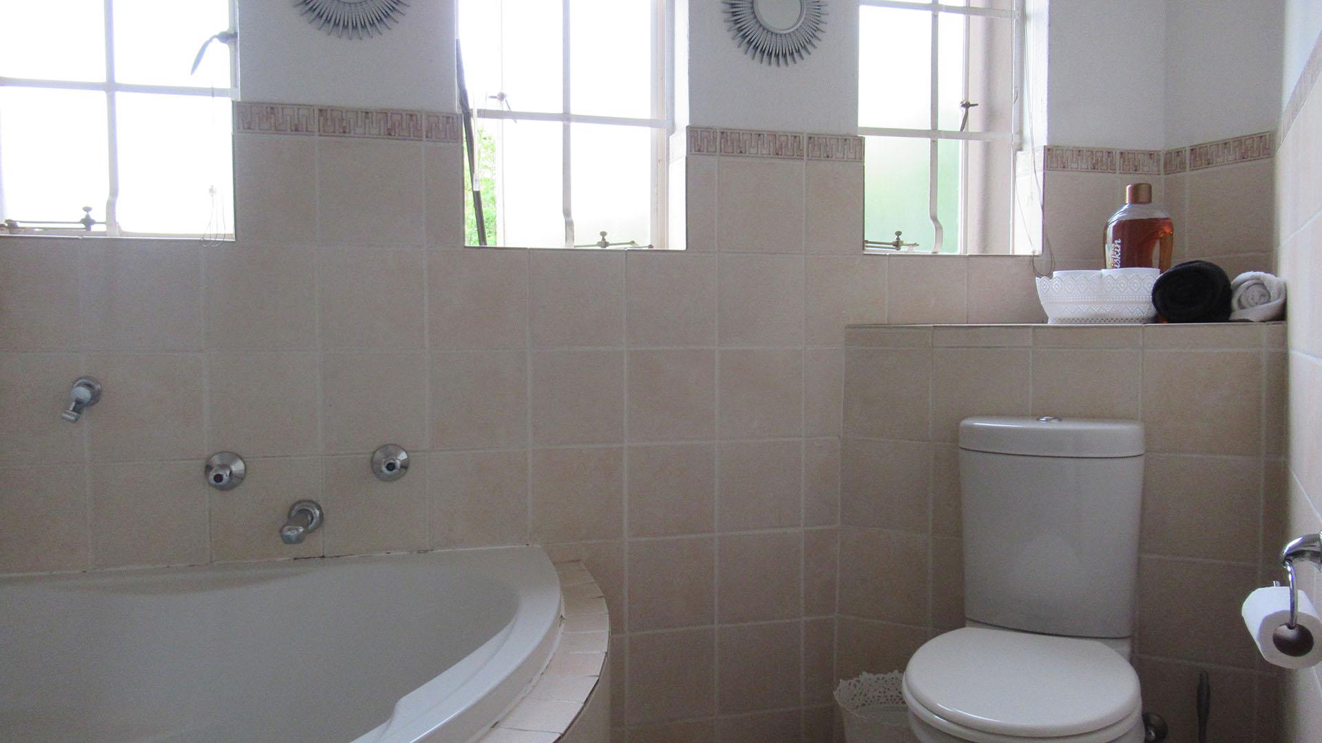 Bathroom 1 - 6 square meters of property in Willowbrook