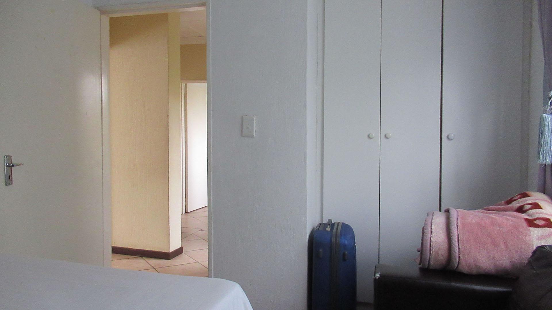 Bed Room 1 - 10 square meters of property in Willowbrook