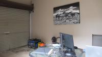 Garage - 34 square meters of property in Willowbrook