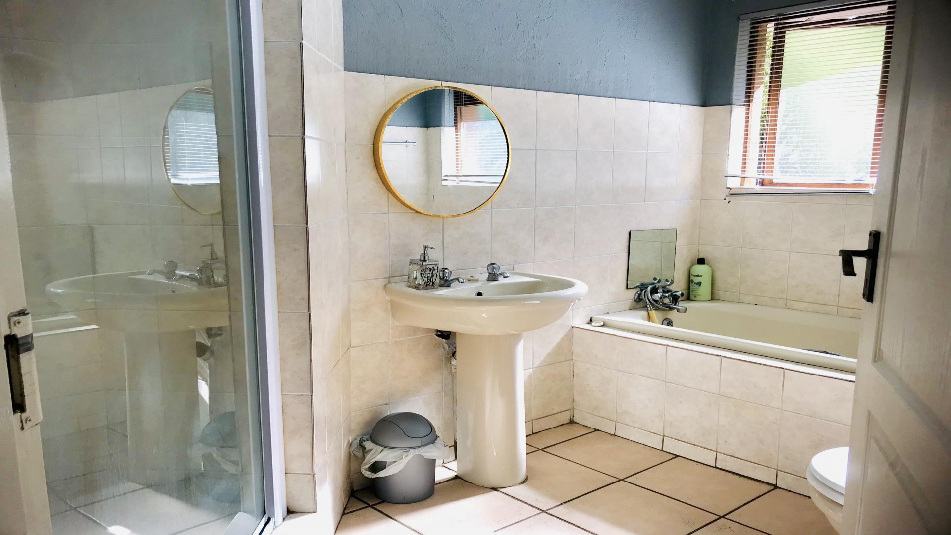 Bathroom 2 of property in Steiltes