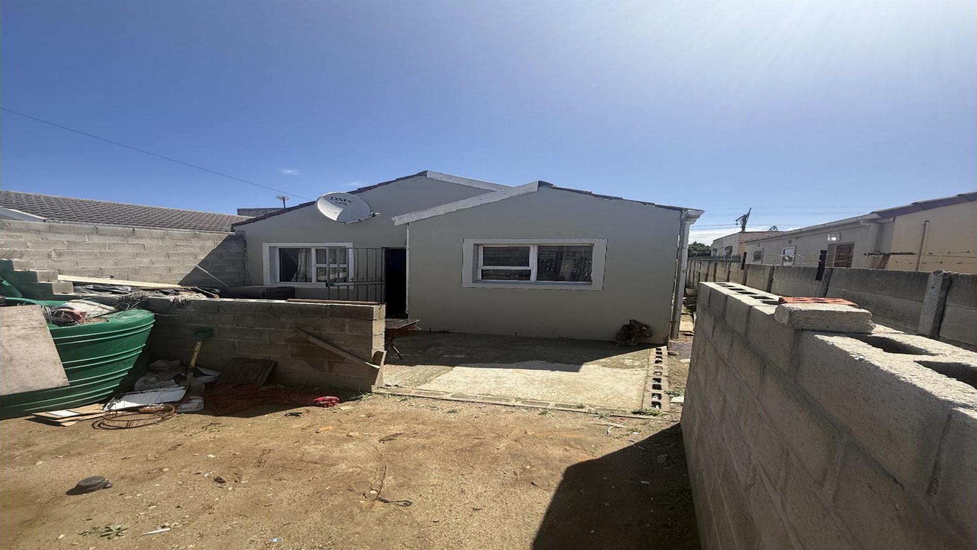 Front View of property in Strand
