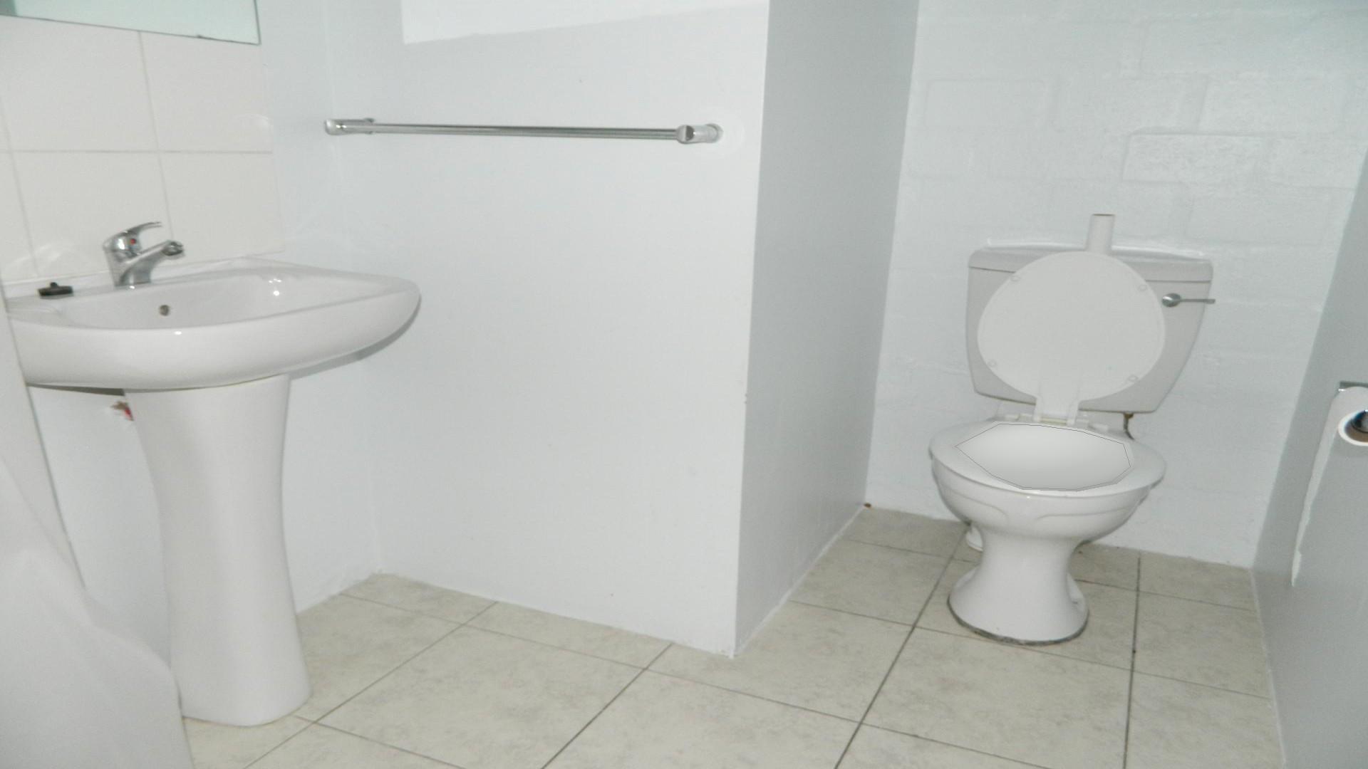Bathroom 1 of property in Wynberg - CPT