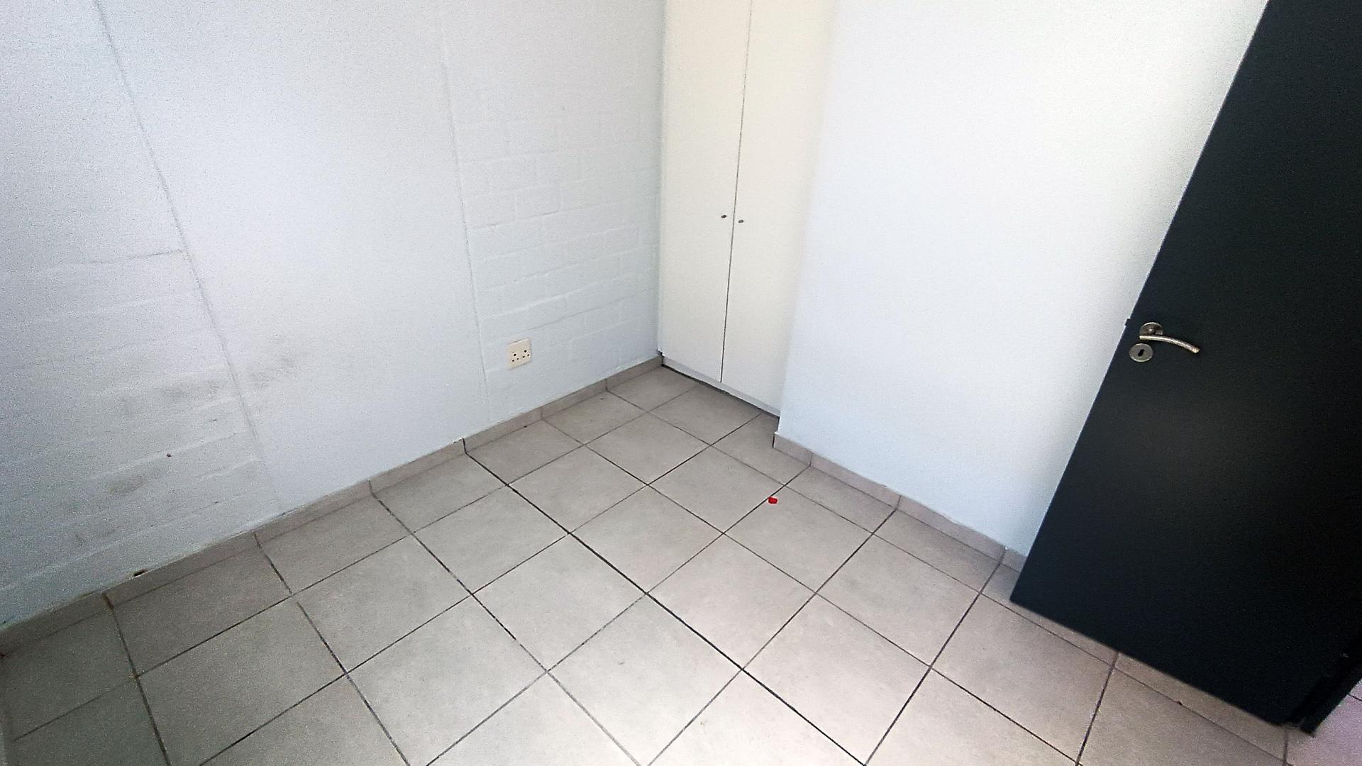 Bed Room 1 of property in Wynberg - CPT