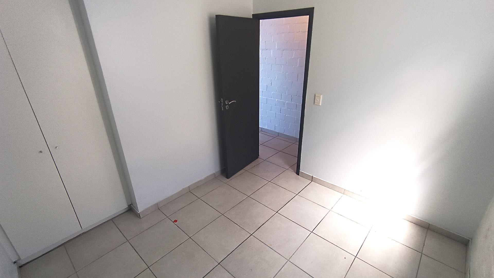 Bed Room 1 of property in Wynberg - CPT