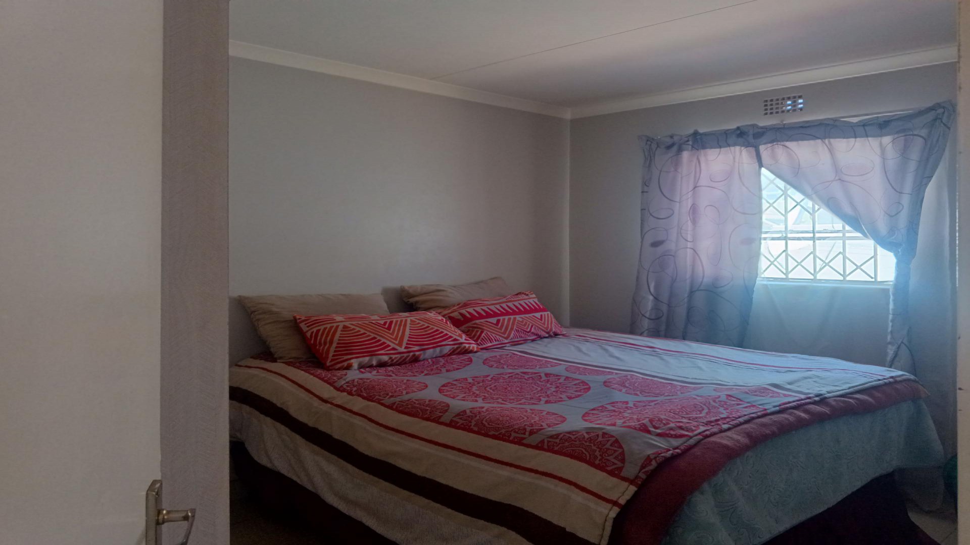 Main Bedroom - 11 square meters of property in Clayville