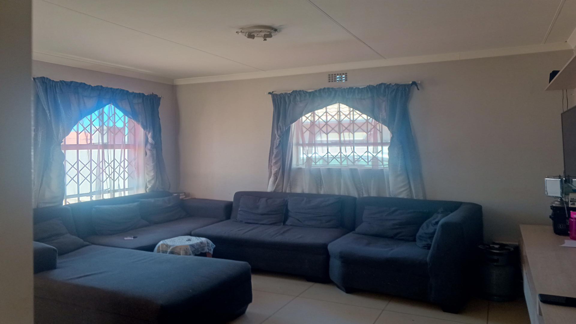 Lounges - 14 square meters of property in Clayville