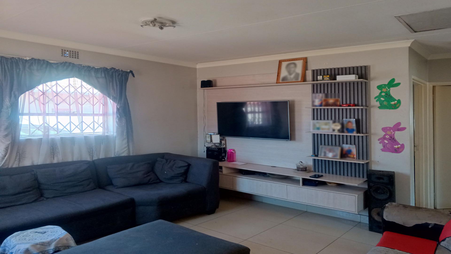 Lounges - 14 square meters of property in Clayville